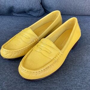 Antonio Melani Leather Loafer Sip on Flats Size 6.5M